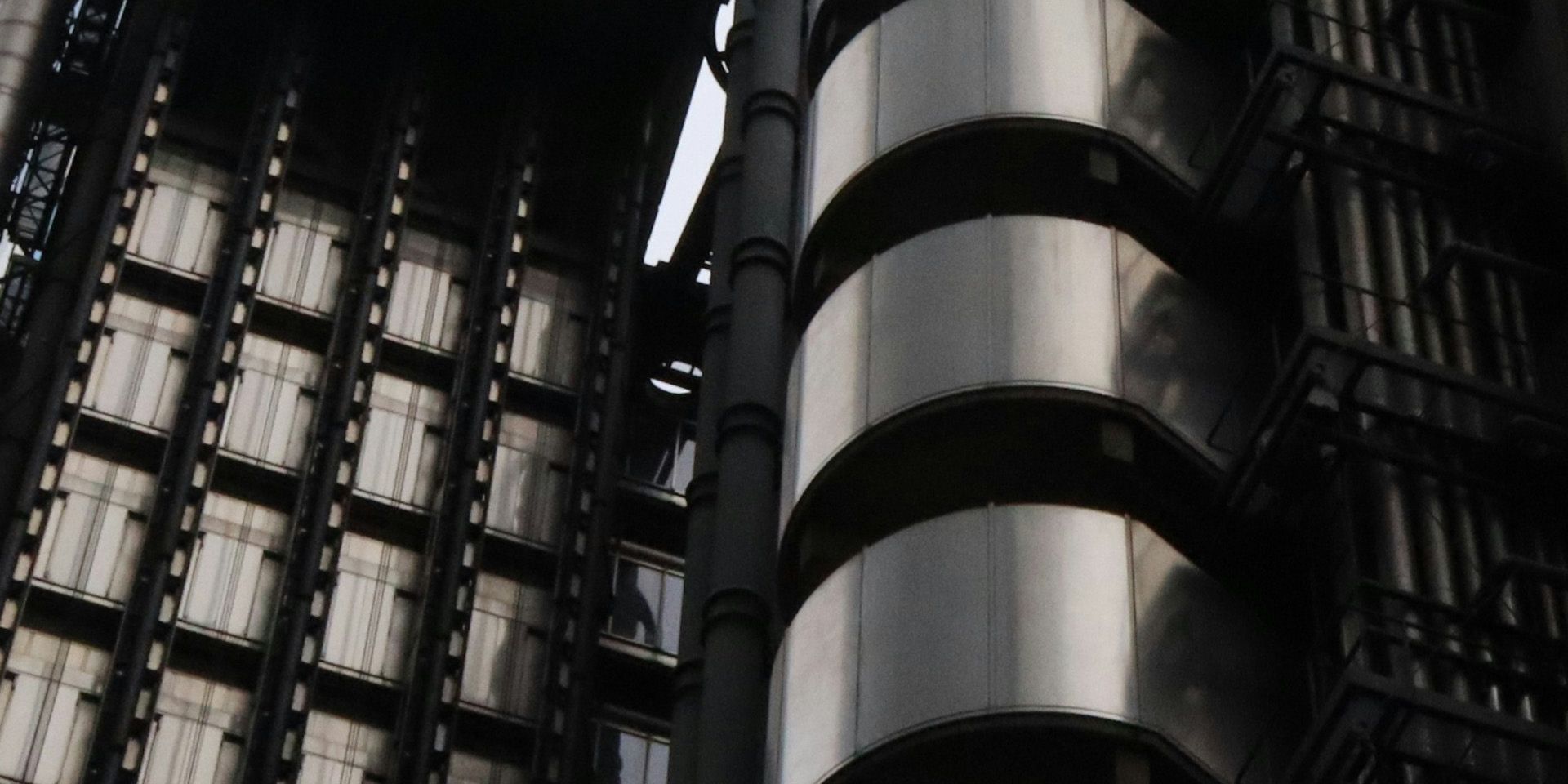 Modern Steel Building Facade for Merchant Banking vs Investment Banking: What's the Difference?